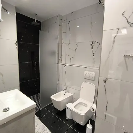 James Studio * טיראנה