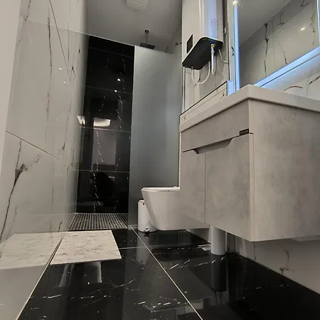 James Studio טיראנה