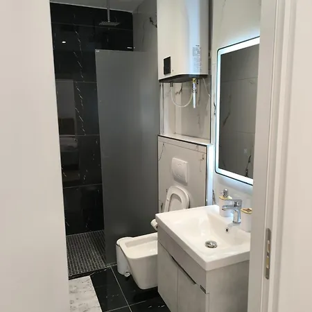 James Studio טיראנה