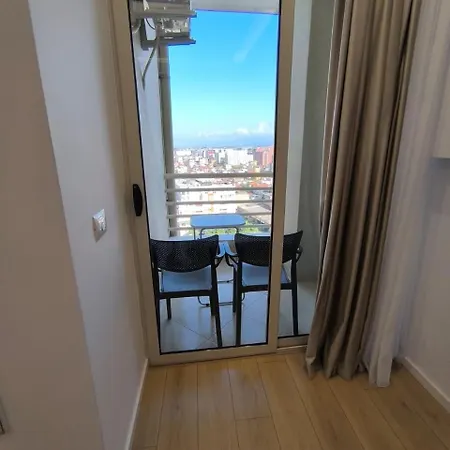 James Studio טיראנה